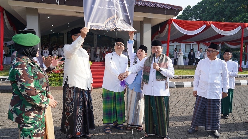 Bupati Bogor, Bachril Bakri bersama ribuan santri se-kabupaten Bogor Peringati Hari Santri 2024 di lapangan Tegar Beriman. (Ist)
