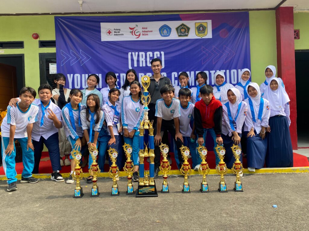 SMPN 8 Bogor Raih 10 Piala Lomba PMR Tingkat Kota dan Kabupaten