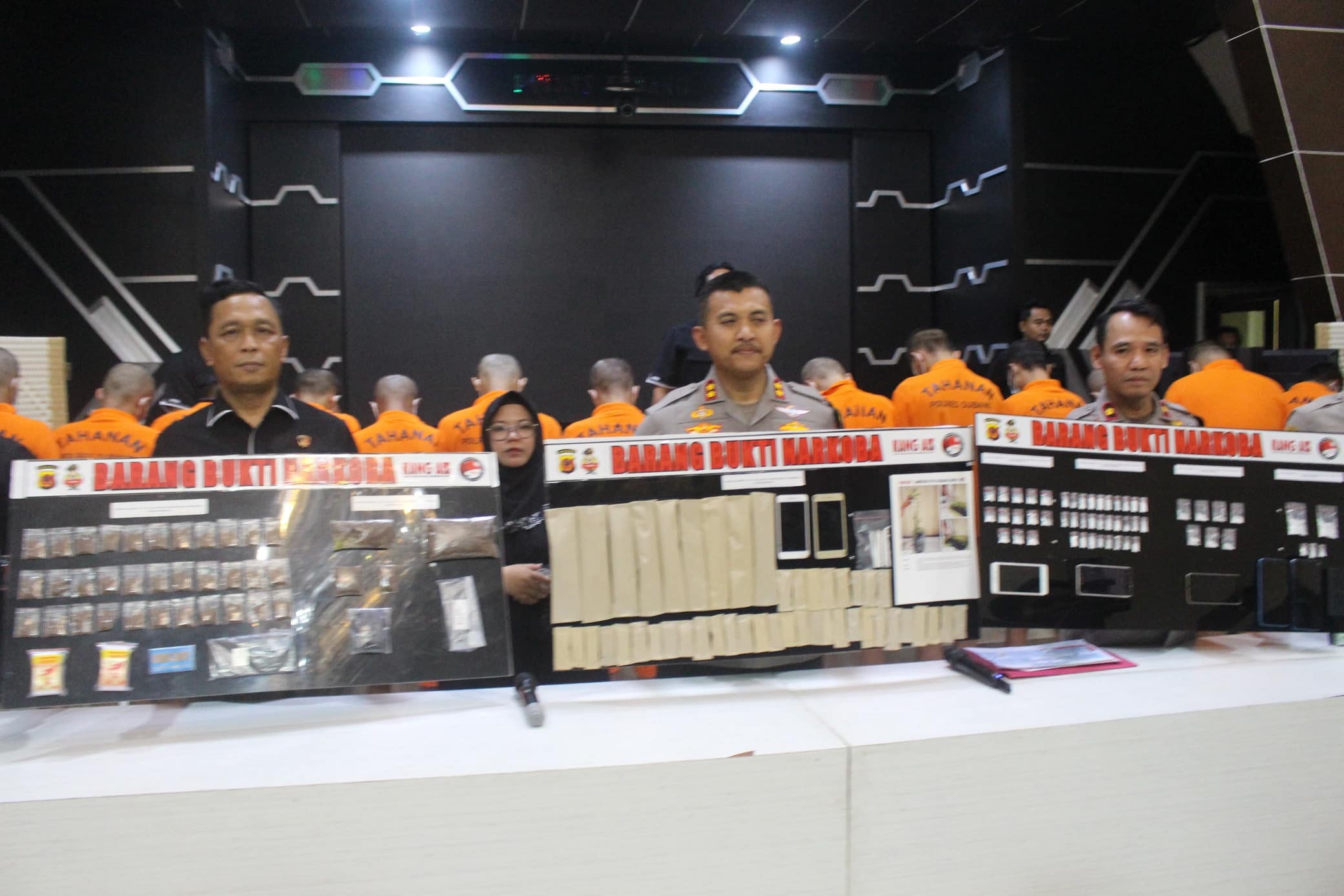 Polres Subang amankan 24 orang terlibat penyalahgunaan narkoba, disita sejumlah barang bukti. (doel)