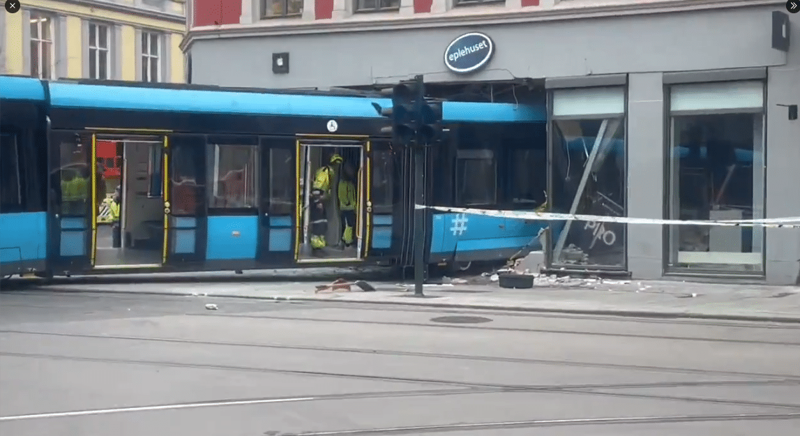 Trem Tabrak Toko Apple di Oslo Norwegia, Begini Kronologinya