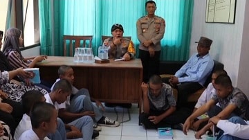 Kapolres Serang AKBP Condro Sasongko memanggil orang tua pelajar yang terlibat tawuran di wilayahnya. Para pelajar ini meminta maaf atas perbuatannya kepada polisi dan orang tua masing-masing. (Ist)