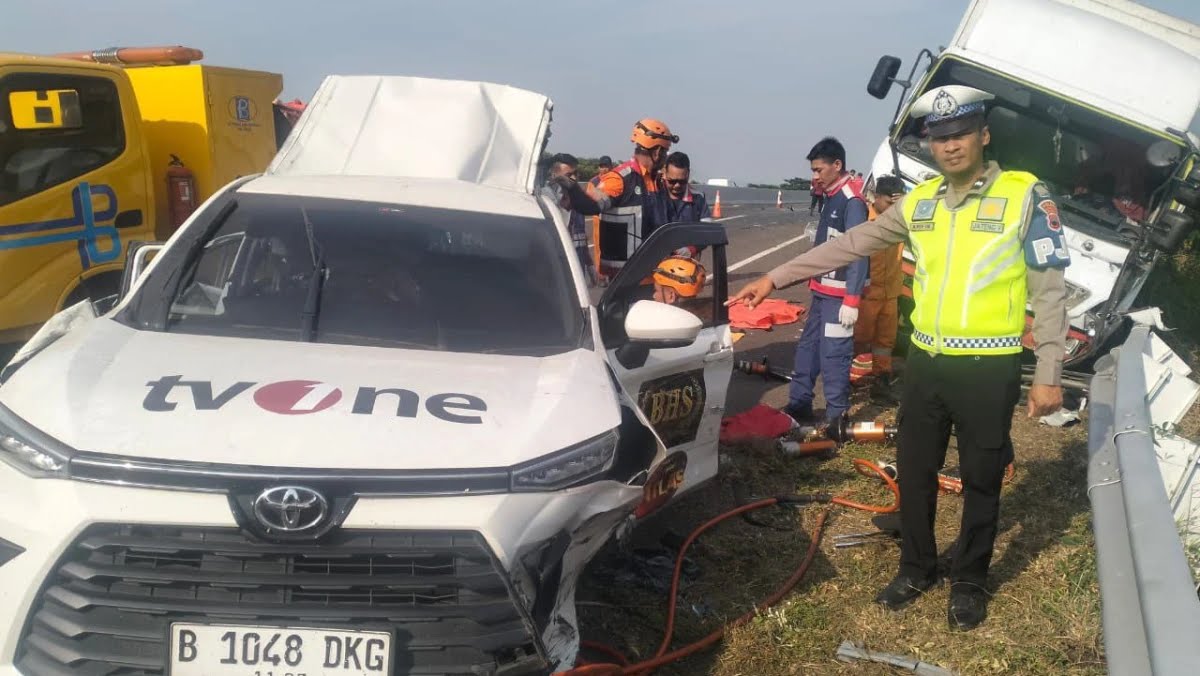 Mobil yang membawa kru TVOne mengalami kecelakaan di Tol Pemalang, Jawa Tengah. Tiga orang dilaporkan tewas. (Ist)