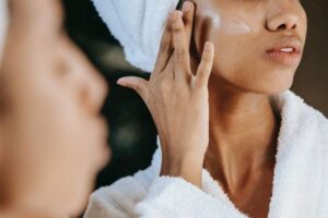 Cara Menetralkan Wajah Sebelum Ganti Skincare