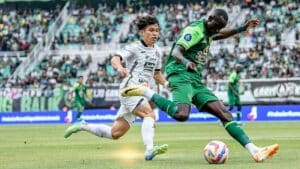 Persebaya Habisi Persija 2-1 Kini di Puncak Klasemen Sementara Liga 1