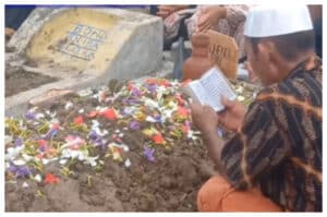 Meninggal Saat Bertugas, Anggota KPPS Karawang Terima Santunan Rp42 Juta