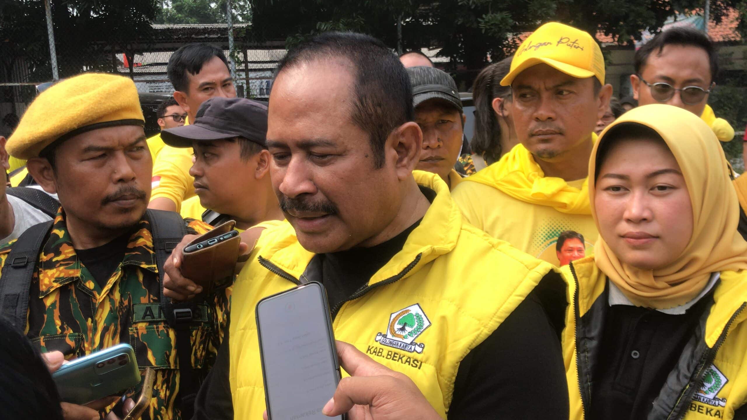 DPP Golkar Kabupaten Bekasi menggelar acara senam massal bertajuk Senam Golkar Bersatu di Lapangan Persebta, Kelurahan Telaga Asih, Kecamatan Cikarang Barat, (Eka)
