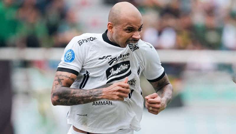 Persija Jakarta Bantai Persis 3-0 di Manahan Solo