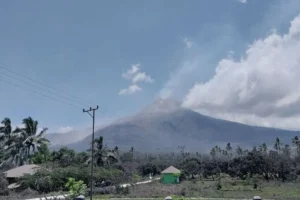 6 Gunung Api di Indonesia Dalam Pengawasan Penuh, 5 Status Siaga dan 1 Awas, Ini Laporan Badan Geologi