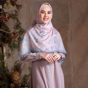 Profil dan Perjalanan Hijrah Kartika Putri yang Kini Bercadar