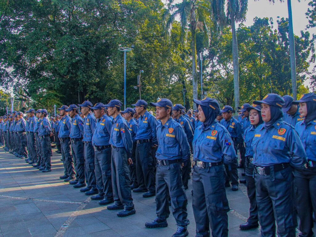 Mendukung Pelaksanaan Pilkada, Satlinmas Kota Bogor Tampil dengan Seragam Baru