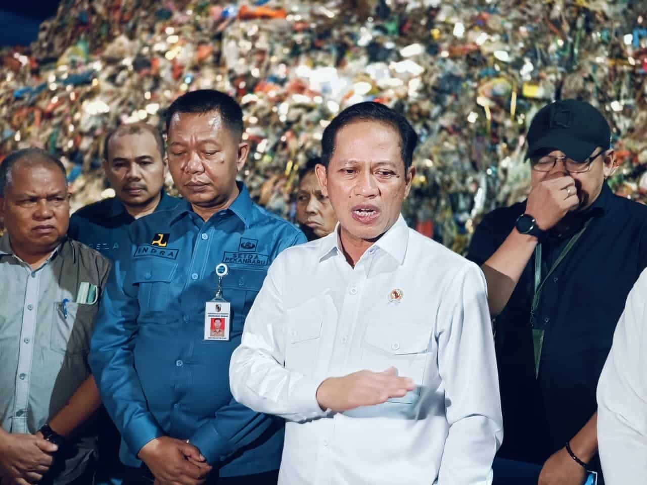 Menteri Hanif menyoroti situasi pengelolaan sampah di Pekanbaru yang dianggap mendesak untuk segera ditangani. (KIS/IST)