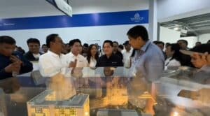 Maruarar Sirait dan Erick Thohir Cek Apartemen untuk Tambah Hunian Warga