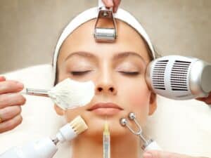 Kapan Boleh Pakai Skincare Setelah Facial?