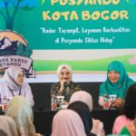 Pj Ketua TP PKK Kota Bogor, Windhy Wuryaning Tyas Primadini, yang memberikan motivasi dan penghargaan tinggi kepada para kader posyandu. (KIS/NICKO)