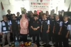 Cabup Anne Ratna Mustika berbicara di hadapan ratusan mantan Kades dan Lurah se-Purwakarta yang tergabung dalam Komunitas Purna Kepala Desa Seluruh Indonesia (Kompakdesi) Kab Purwakarta. (doel)