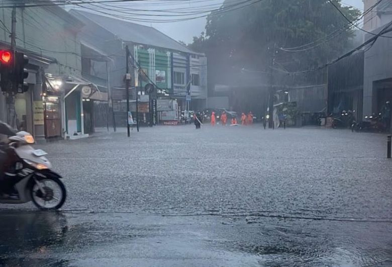 hujan deras di jakarta