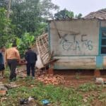 rumah roboh