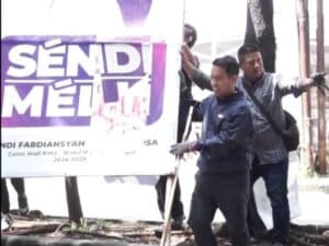 Masa Tenang, Sendi Fardiansyah Tertibkan APK Sendi-Melli di Ruas Jalan Kota Bogor