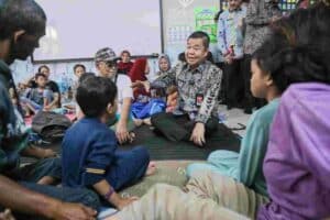 Tinjau Genangan Kiriman di Kampung Melayu, Pj Gubernur DKI Teguh Imbau Warga Selalu Waspada