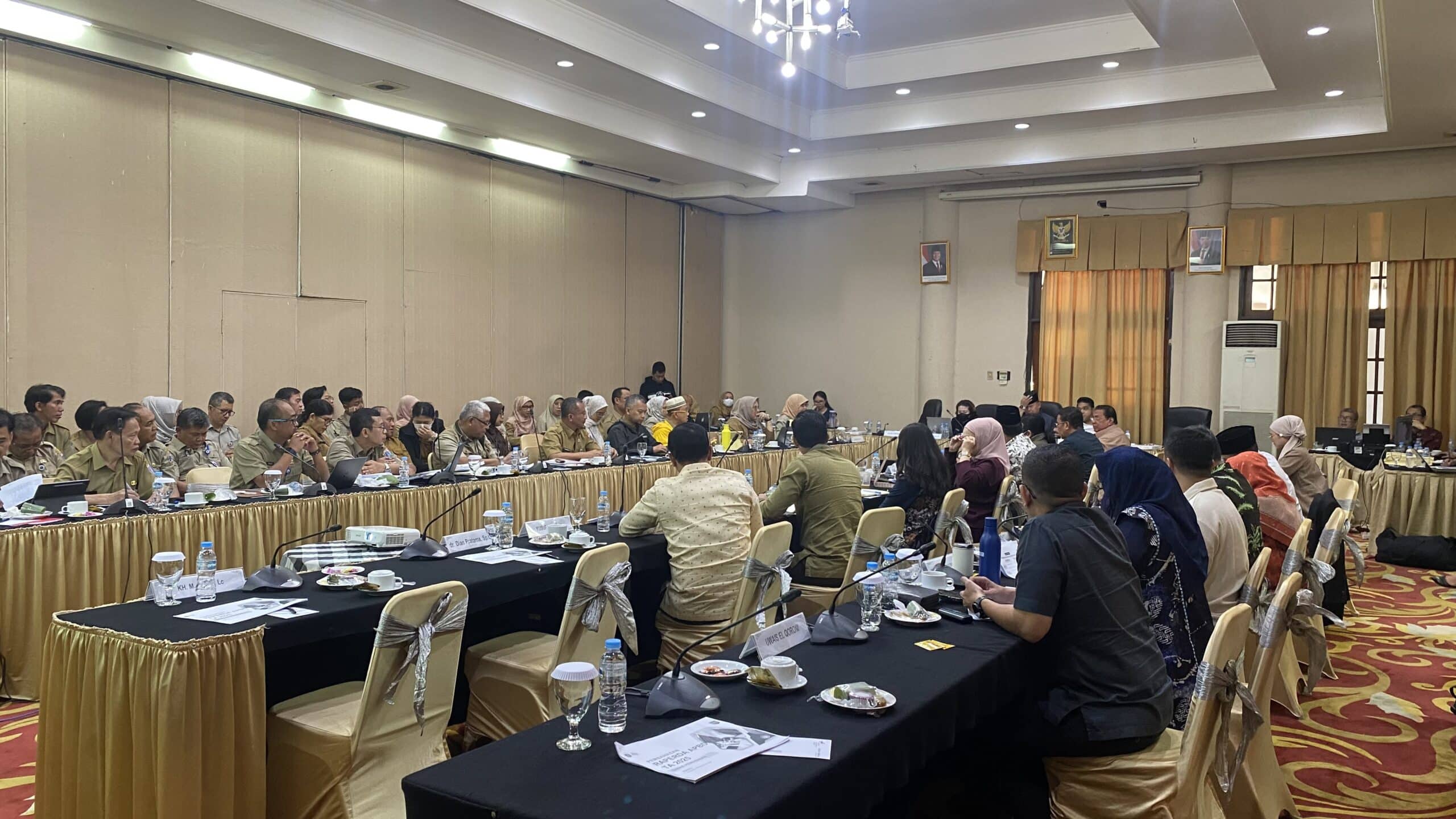 Komisi E gelar rapat kerja bersama Disdik DKI di Bogor. (Aldi-KIS)