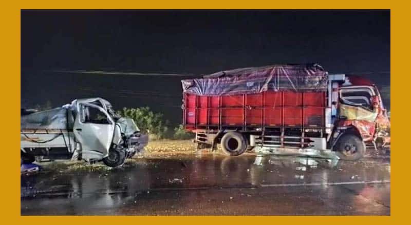 Adu Banteng Pikap vs Truk, Pikap Rusak Berat Dua Pengemudi Selamat