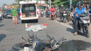 Hindari Pejalan Kaki Pemotor Jombang Kehilangan Nyawa di Balongbendo