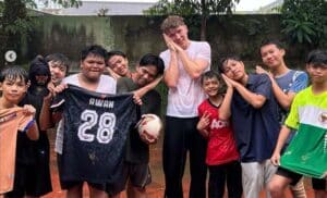 Naturaliasi Berproses, Ole Kini Tengah Menikmati Main Bola Bareng Anak-anak