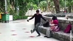 Ditegur Agar Tidak Merokok, Pria ini Ngamuk Banting HP Milik Ibu Gendong Bayi