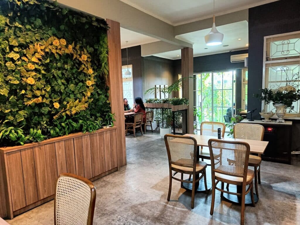 Kalau Pas Lagi di Cilegon Coba Deh Makan Siang  di  Sini