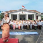 Pemkot Bogor berpartisipasi dalam pemecahan rekor MURI untuk penggunaan sarung tenun oleh ASN terbanyak se-Jawa Barat di Plaza Balai Kota. (KIS/IST)