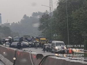 Tragis ! Tabrakan Beruntun di Tol Purbaleunyi Puluhan Kendaraan Saling Tumpuk