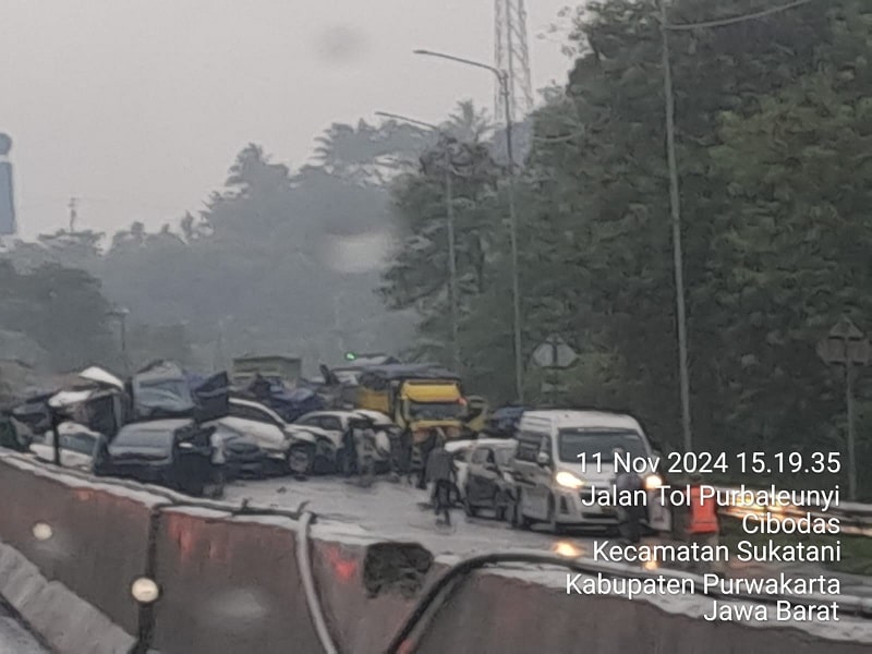 Tragis ! Tabrakan Beruntun di Tol Purbaleunyi Puluhan Kendaraan Saling Tumpuk