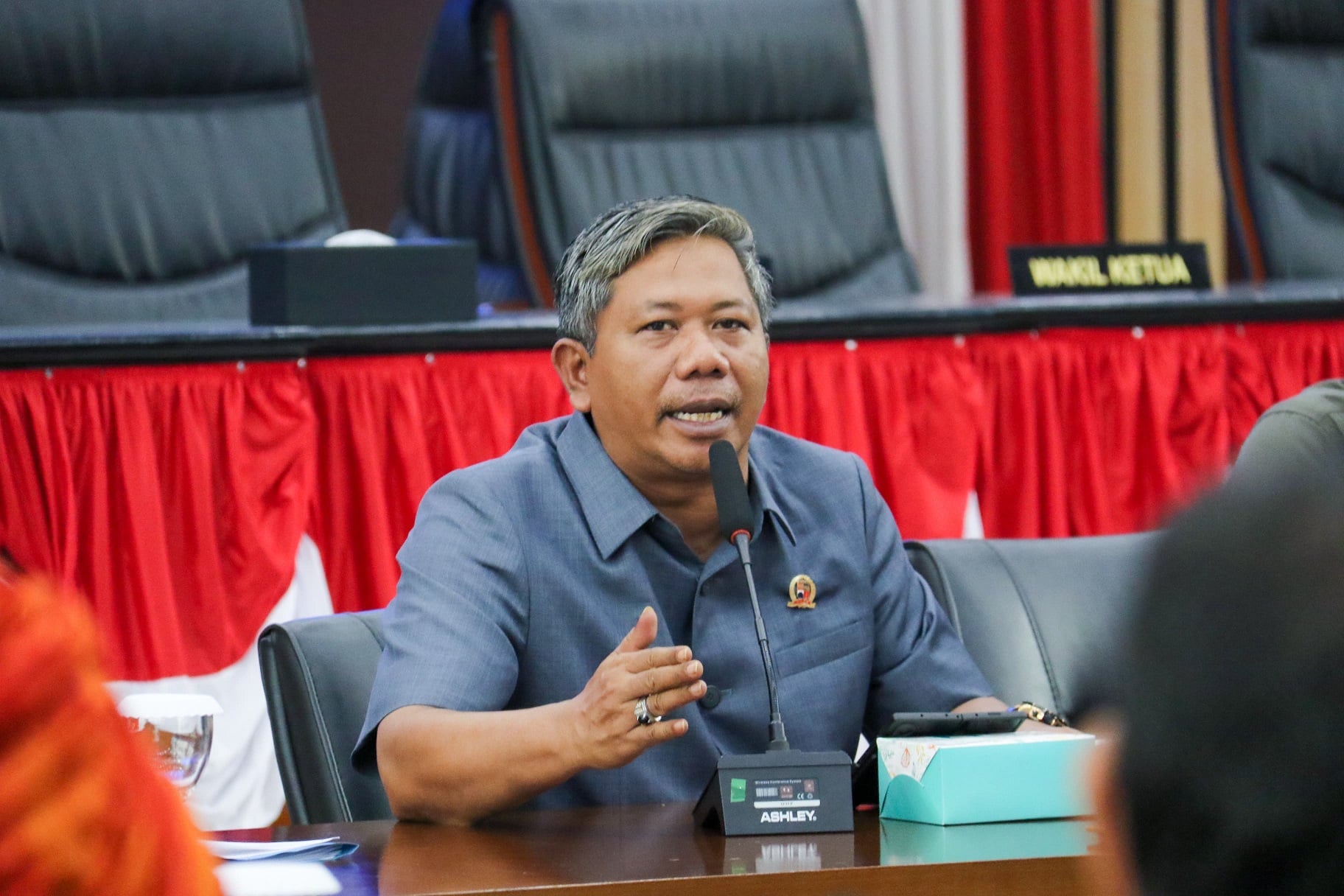 Sekretaris Komisi IV DPRD Kota Bogor, Juhana Fraksi Golkar dalam kegiatan rapat komisi (Nicho/KIS)