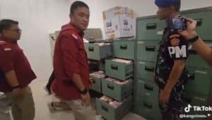 Benar-benar Gila! Ruangan Staf Khusus Menkominfo Ditemukan Tumpukan Uang