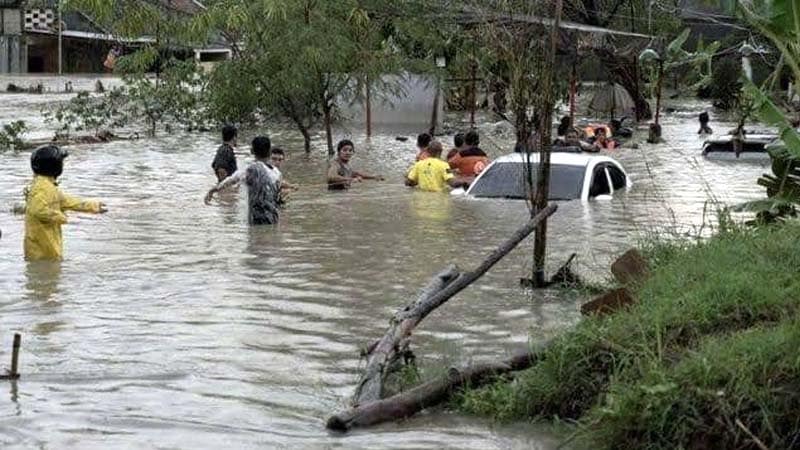 Banjir Bandang di Kabupaten Semarang Mengerikan, Dua Warga Terseret Air Tanggul Jebol