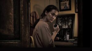 Sinopsis Film Terkutuk, Ketegangan Tak Berujung di Rumah Susun Angker