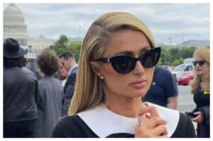 DPR AS Setujui Undang-Undang Pengawasan Anak, Paris Hilton Rayakan Kemenangan
