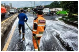 Cairan Kimia Bocor dari Truk Tangki di Bandung Barat, 100 Orang Terpapar
