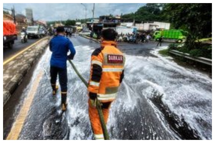 Cairan Kimia Bocor dari Truk Tangki di Bandung Barat, 100 Orang Terpapar
