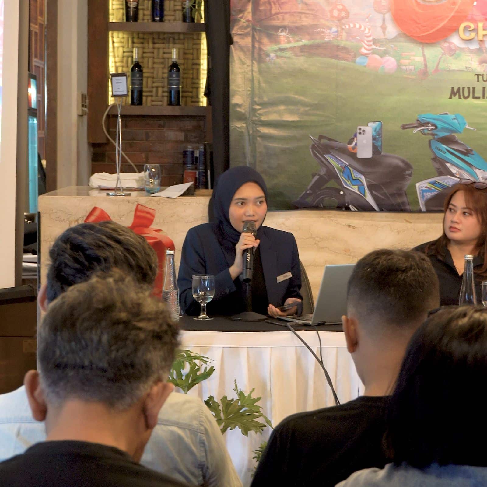 Tim management Bigland Bogor Hotel, dalam kegiatan Konferensi bersama awak media (KIS/NICKO)