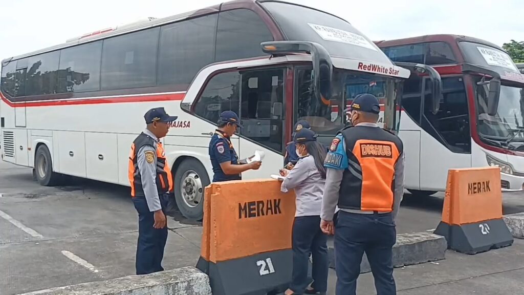 Jelang Libur Natal dan Tahun Baru Bus Tak Layak Jalan Masih Ditemukan di Terminal Kampung Rambutan