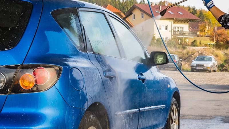 Musim Hujan Telah Tiba, Begini Cara Membersihkan Jamur Kaca Mobil Anda