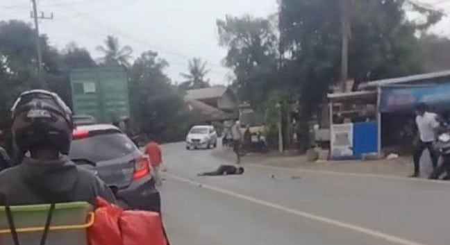 Kecelakaan Lalu Lintas di Mataraman, Pengendara motor matic terpental ke aspal dan tewas seketika. (ist)