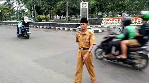 Lima Kali Ganti Bupati Gaji Mang Dana Tetap Rp 700.000