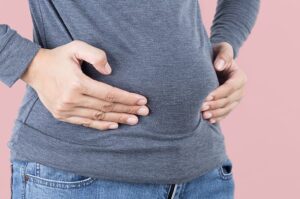7 Rekomendasi Minuman untuk Mengatasi Perut Kembung Secara Alami