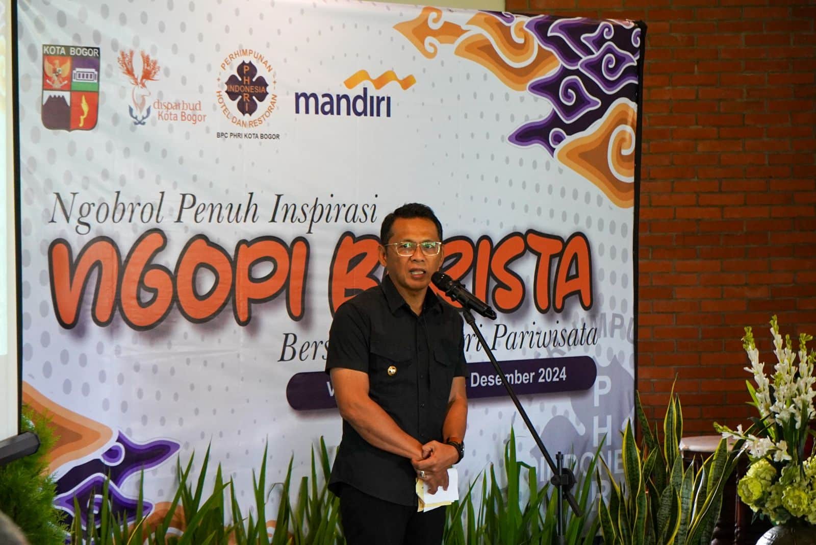 Pemkot Bogor lewat Disparbud menggelar acara 'Ngopi Barista' di Van Hoeis, Jalan Siliwangi, untuk memperkuat pariwisata. (KIS/NICKO)