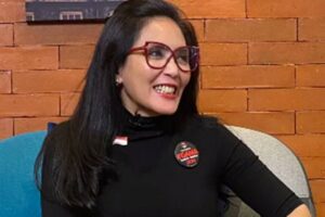 Profil Rieke Diah Pitaloka, Dari Dunia Seni ke Dunia Politik Bersama PDIP