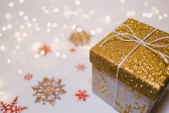 9 Ide Hadiah Natal untuk Orang Tersayang, Ada Foto hingga Syal