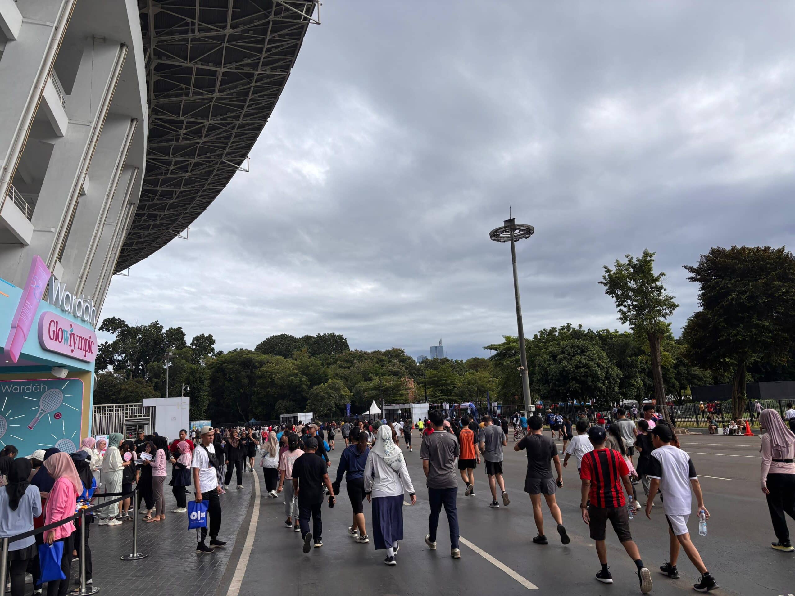 Ribuan warga dari Jabodetabek padati GBK Senayan untuk berolah raga dan mengisi libur Mingguan rutin. (tiyo)