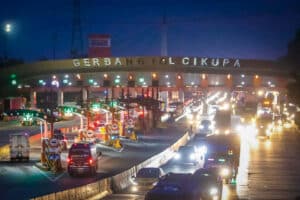 Volume Kendaraan di Tol Jabotabek dan  Jabar Meningkat di Akhir Pekan Masa Liburan Nataru